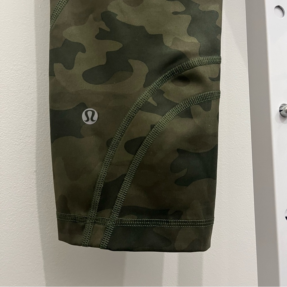 Lululemon Athletica Green Camouflage Leggings - Picture 2 of 5